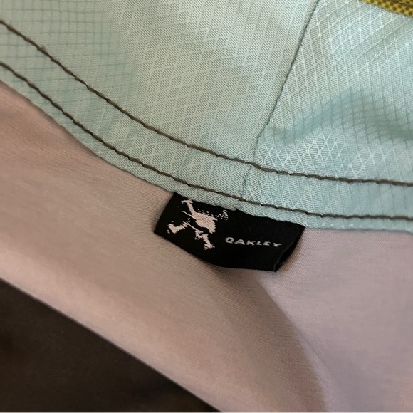 ❤️ Oakley Men's Green and Yellow Board Shorts Size 32 - Picture 5 of 9